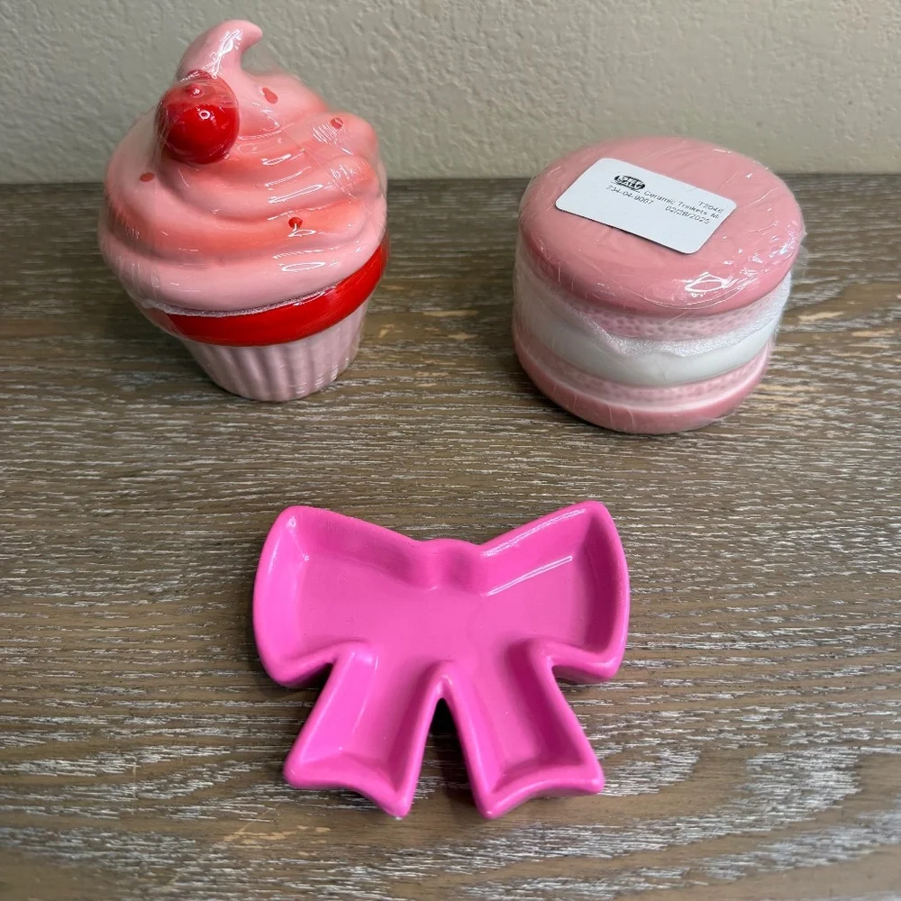 Target Bullseye's Playground Ceramic Trinket Boxes Macaron, Cupcake and bow tray
